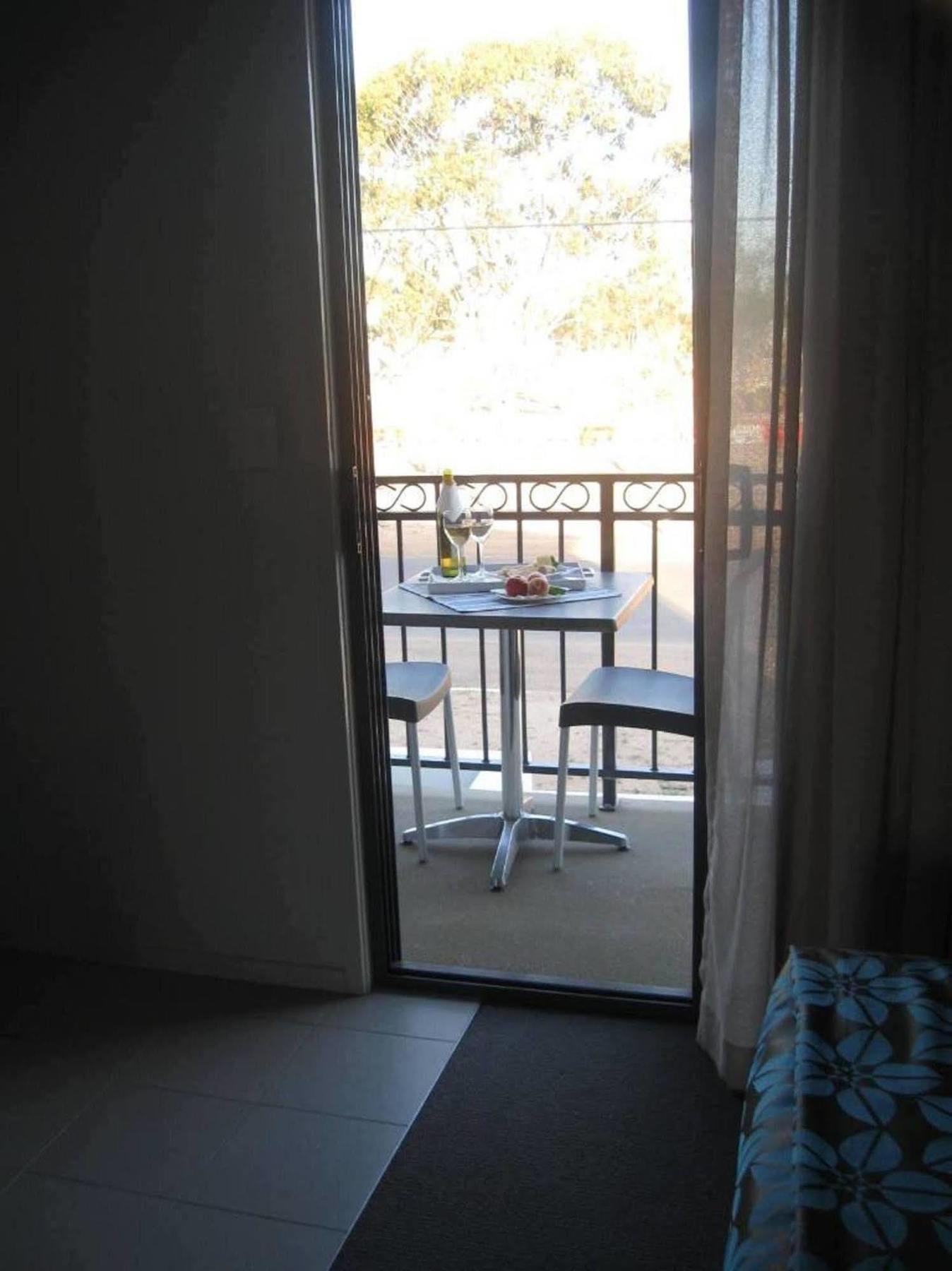 Royal Motel Miles Εξωτερικό φωτογραφία